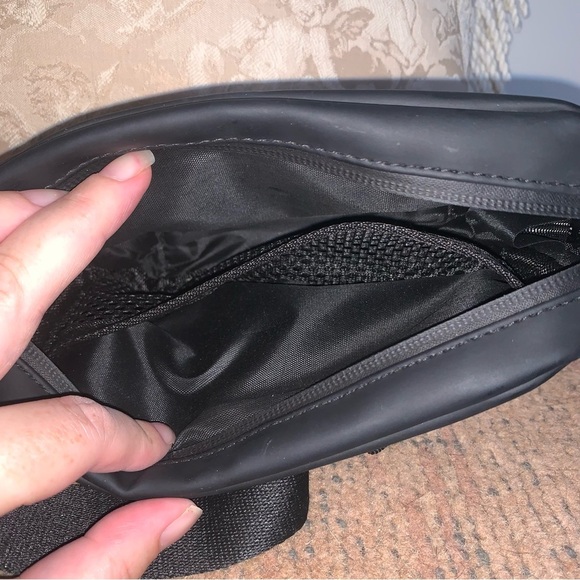 Fear Of God Essentials Sleek Black Belt Bag - Picture 2 of 12